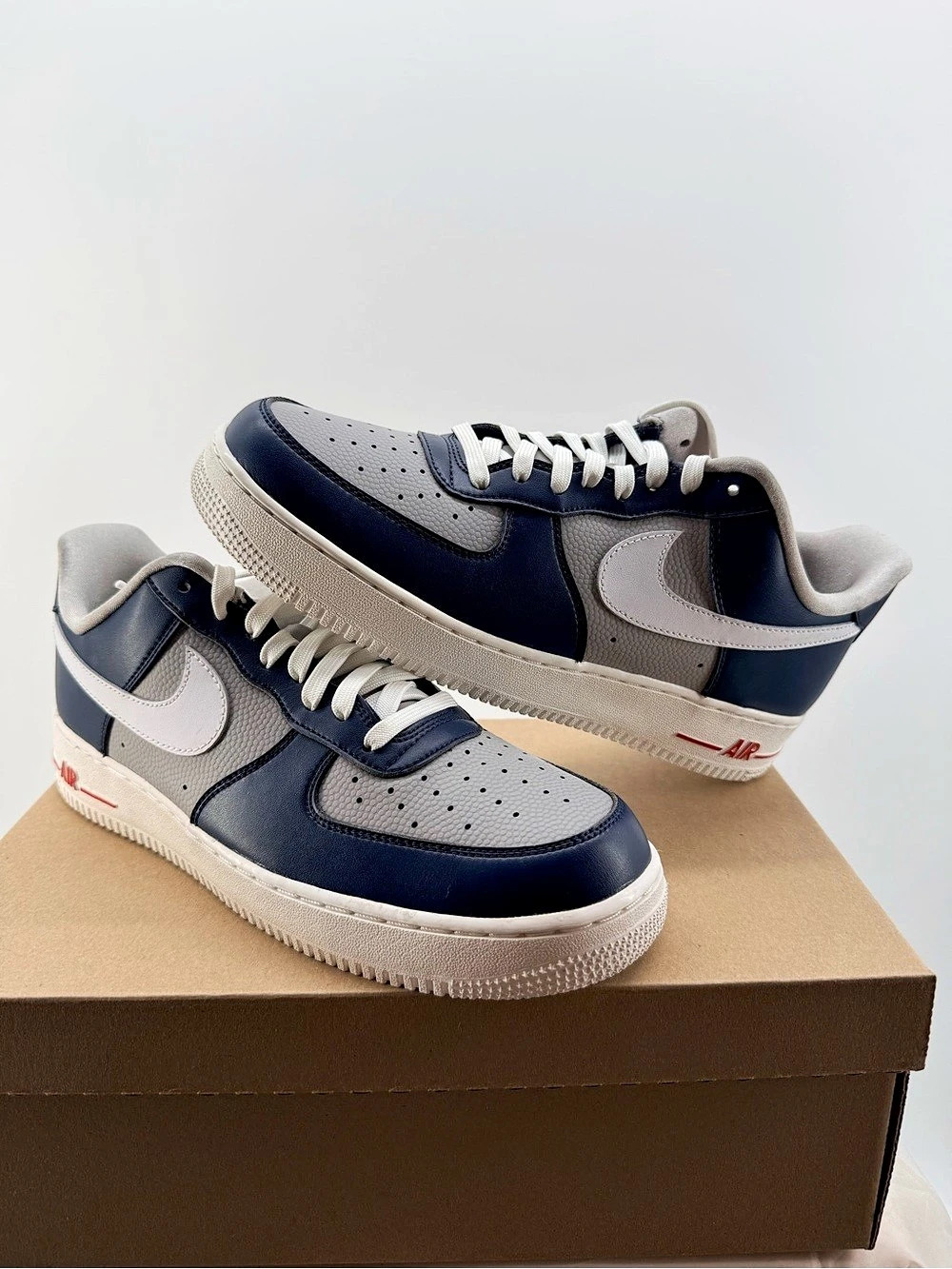Air Force1 Low ‘07 SE Be True to her School size 10.5M/12W